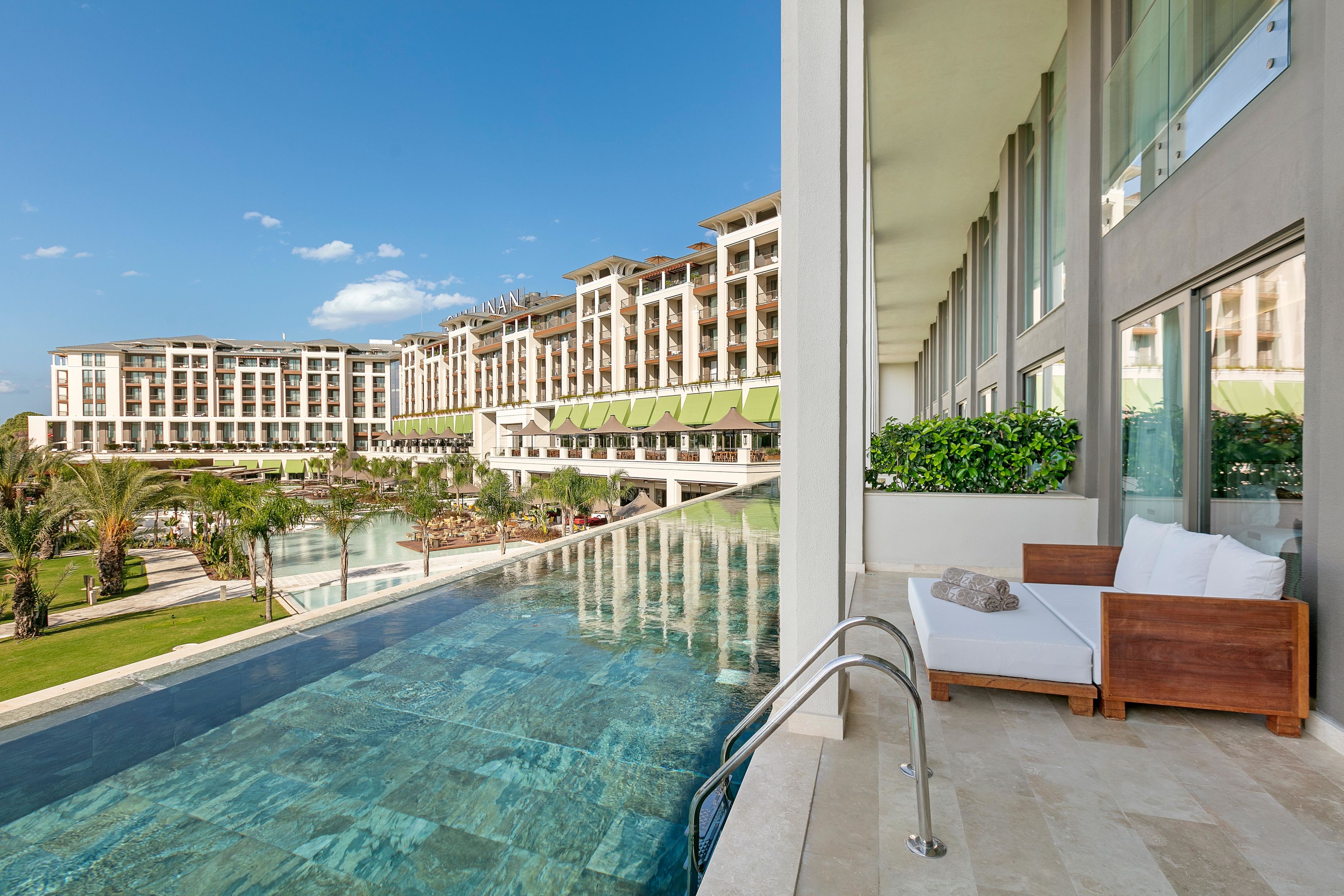 Luxe swim-up kamer met zicht op resort